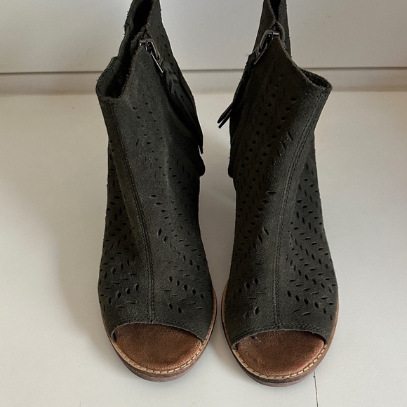 Toms Olive Green Majorca Perforated Ankle Booties - Picture 1 of 7